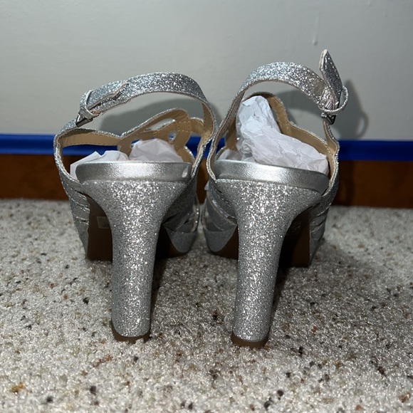 Naturalizer Silver Glitter Heels - Picture 4 of 8